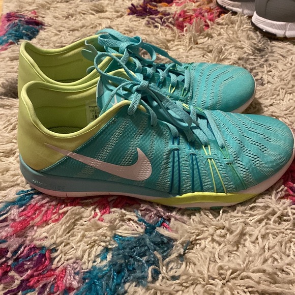 Nike Free - Picture 1 of 6